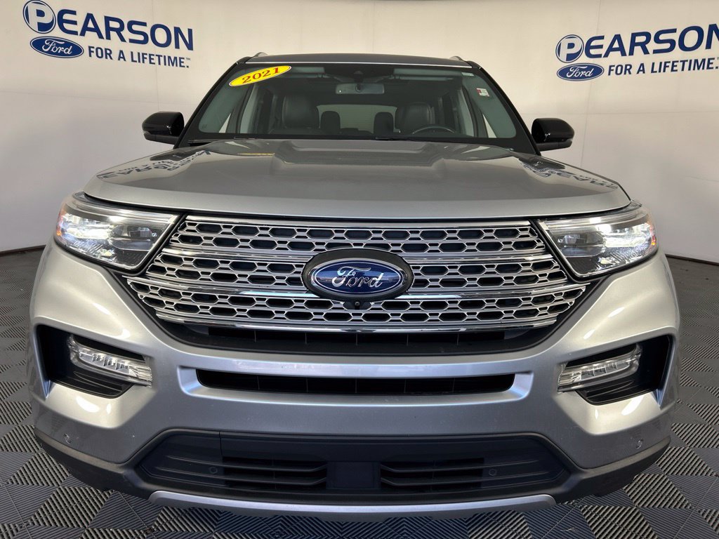 Used 2021 Ford Explorer Limited w/ Equipment Group 301A AWD/4WD image 2
