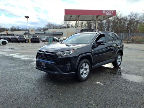 Used 2019 Toyota RAV4 XLE w/ Convenience Package image 3