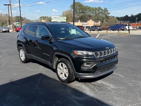 Used 2024 Jeep Compass Latitude AWD/4WD image 3