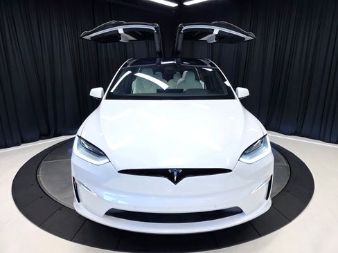 Used 2022 Tesla Model X image 48