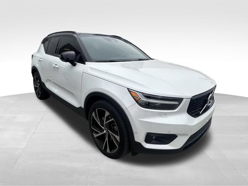 Used 2022 Volvo XC40 T4 R-Design w/ Advanced Package FWD image 6