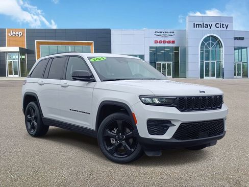 Used 2023 Jeep Grand Cherokee Altitude AWD/4WD image 1