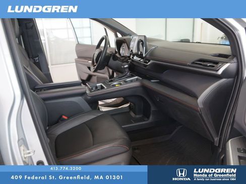 Used 2022 Toyota Sienna XSE w/ XSE Plus Package AWD/4WD image 30