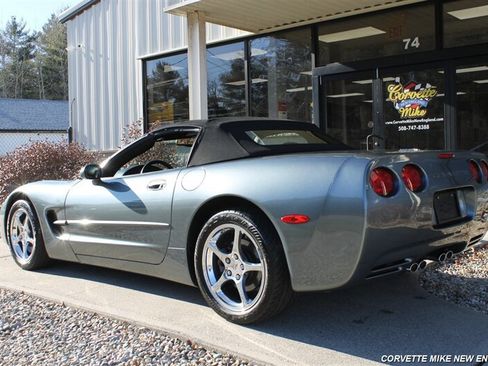 Used 2003 Chevrolet Corvette Coupe w/ Preferred Equipment Group1 RWD image 13