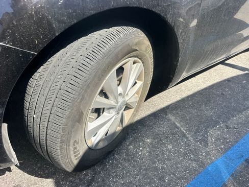 Used 2018 Kia Sedona L FWD image 5