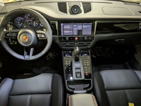 New 2026 Porsche Macan image 7