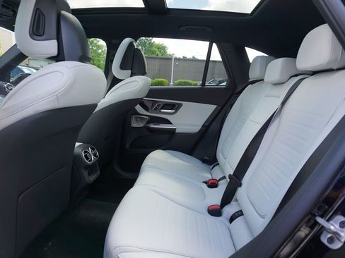 Used 2026 Mercedes-Benz GLC 300 4MATIC image 35