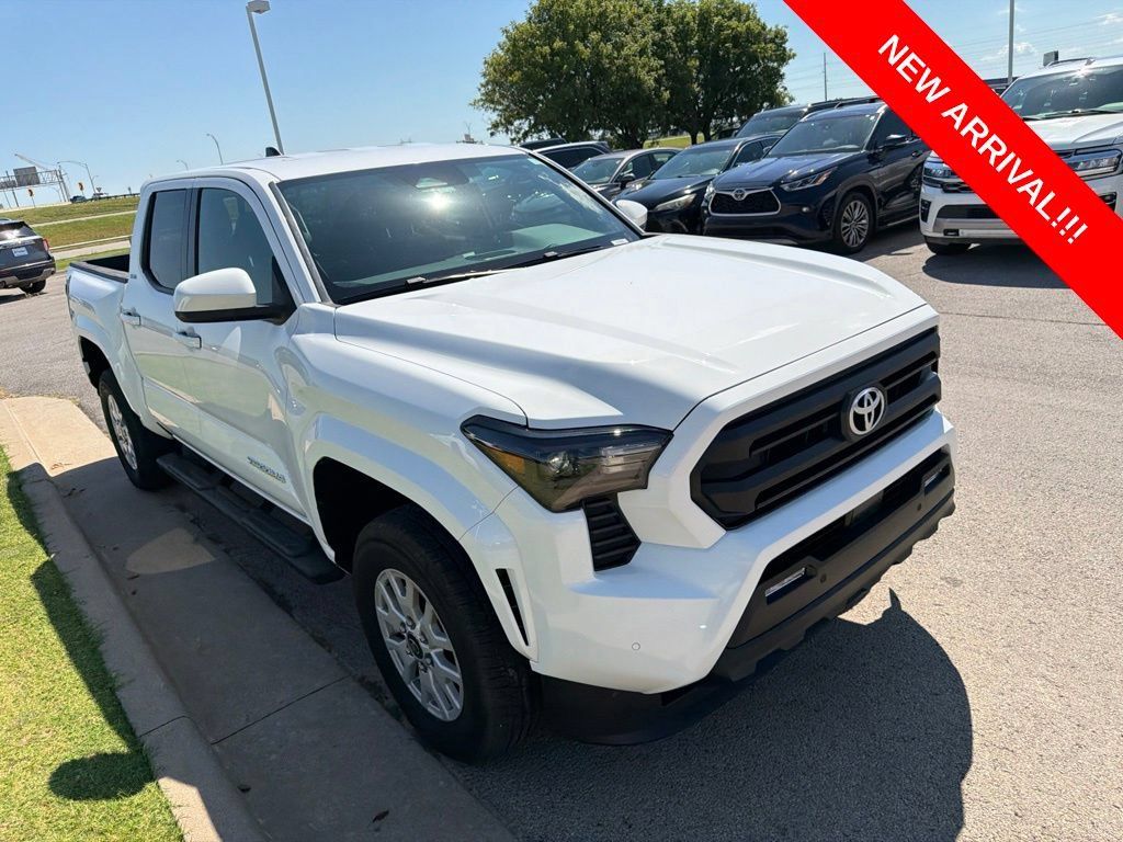 Certified 2025 Toyota Tacoma SR5 w/ SR5 Upgrade Package AWD/4WD image 3