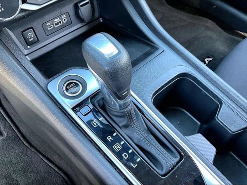 Used 2024 Nissan Sentra SV FWD image 30
