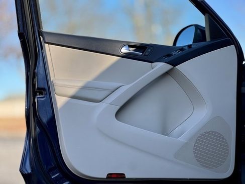 Used 2016 Volkswagen Tiguan S image 10