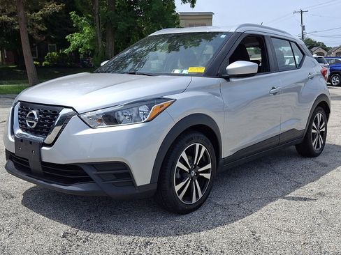 Used 2020 Nissan Kicks SV FWD image 3