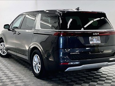 Used 2023 Kia Carnival LX FWD image 10