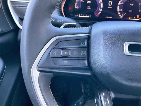 Used 2023 Jeep Grand Cherokee Altitude image 22