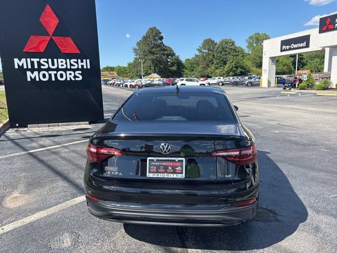 Used 2022 Volkswagen Jetta SE FWD image 4