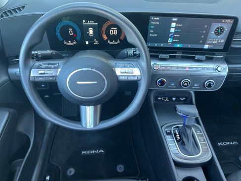 Certified 2025 Hyundai Kona SE AWD/4WD image 14