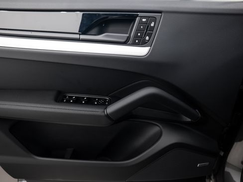 Certified 2026 Porsche Cayenne image 17