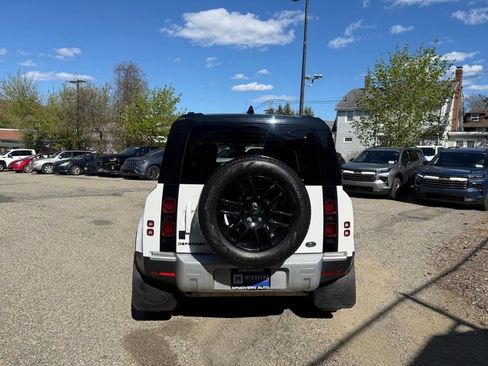 Used 2022 Land Rover Defender 110 AWD/4WD image 34