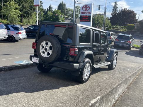 Used 2018 Jeep Wrangler Unlimited Sport S AWD/4WD image 6