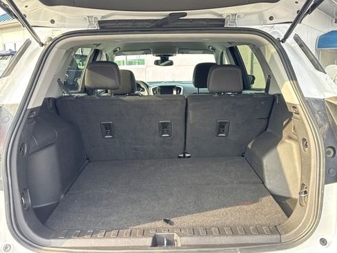 Used 2024 GMC Terrain SLE image 11