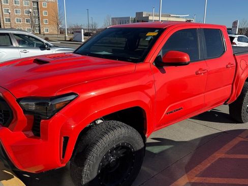 Used 2024 Toyota Tacoma TRD Sport image 2