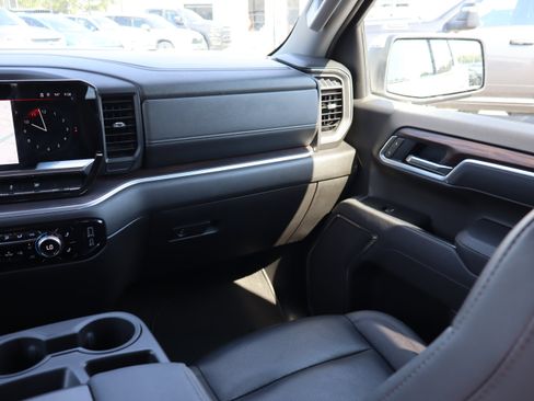 Used 2025 GMC Sierra 1500 SLT AWD/4WD image 15