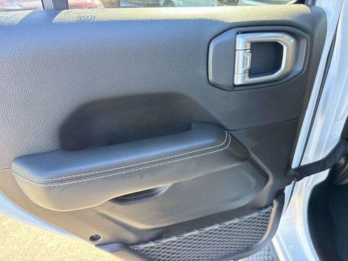 Used 2023 Jeep Wrangler Unlimited Sahara image 7