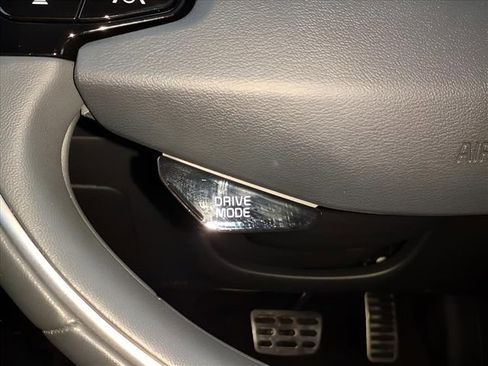 Used 2024 Kia Niro EX Touring image 28