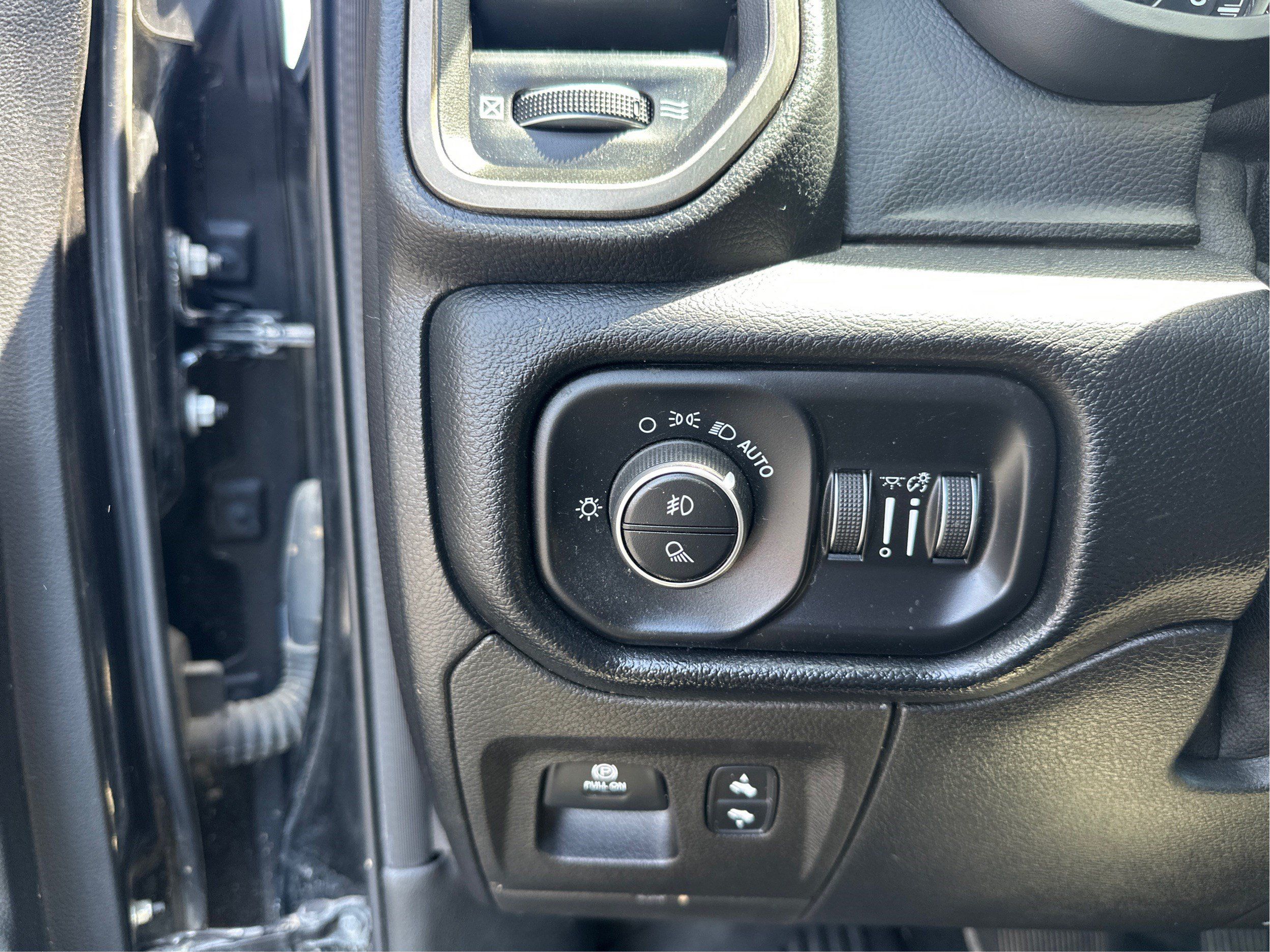 Used 2019 RAM 1500 Sport w/ Alpine Leather & Sound Group AWD/4WD image 18