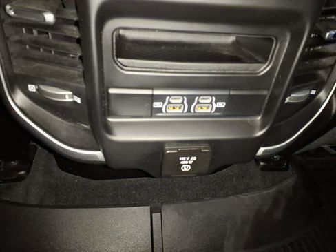 Used 2022 RAM 1500 Big Horn w/ Night Edition image 8