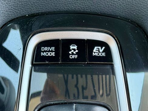Used 2023 Toyota Corolla LE FWD image 17