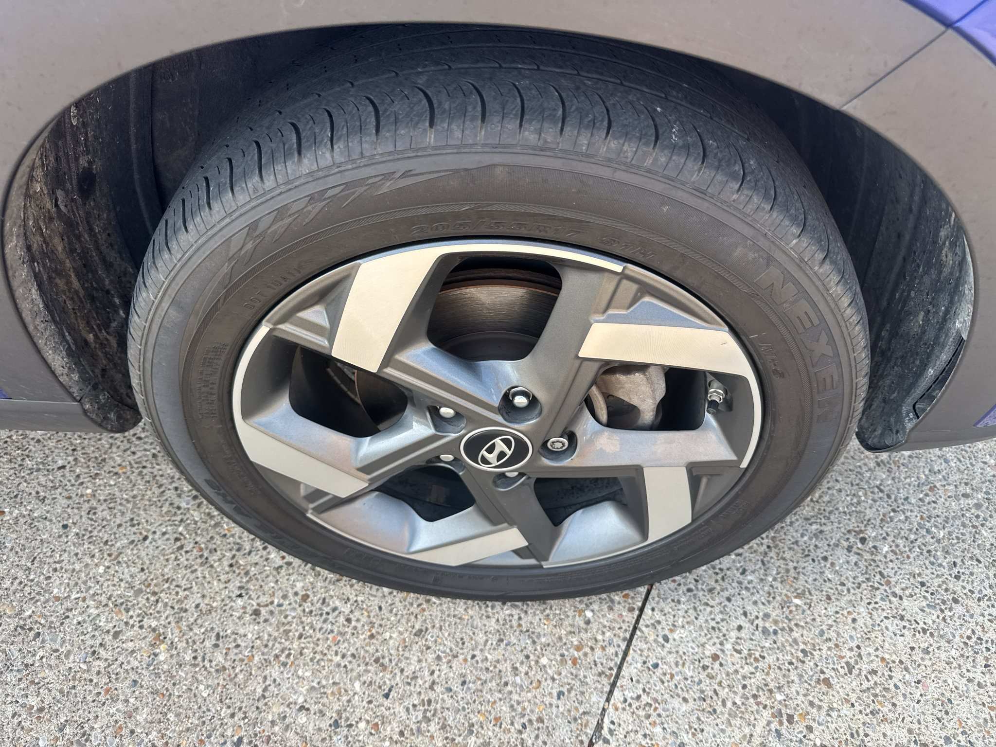 Used 2024 Hyundai Venue SEL FWD image 3