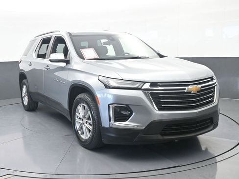 Used 2023 Chevrolet Traverse LT FWD image 9