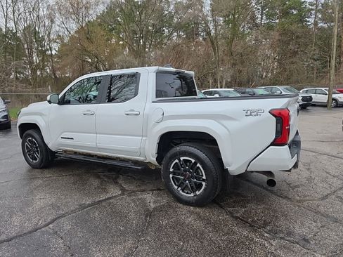 Used 2024 Toyota Tacoma TRD Sport w/ TRD Sport Premium Package image 4