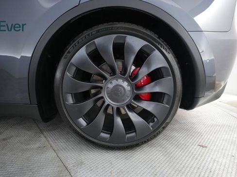 Used 2022 Tesla Model Y Performance AWD/4WD image 9