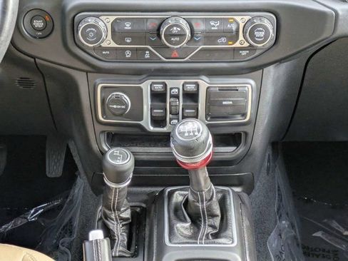 Used 2018 Jeep Wrangler Unlimited Sahara AWD/4WD image 19