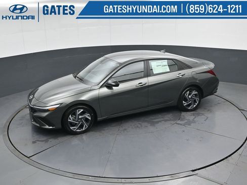 Used 2025 Hyundai Elantra Sport image 49