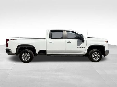 Used 2024 Chevrolet Silverado 2500 LT AWD/4WD image 9