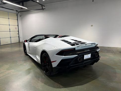 Used 2021 Lamborghini Huracan EVO image 6