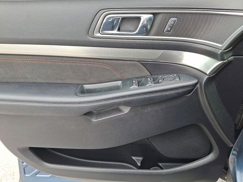 Used 2018 Ford Explorer XLT w/ Equipment Group 202A image 14