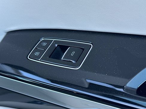 Certified 2025 Cadillac Escalade ESV Premium Luxury Platinum AWD/4WD image 22