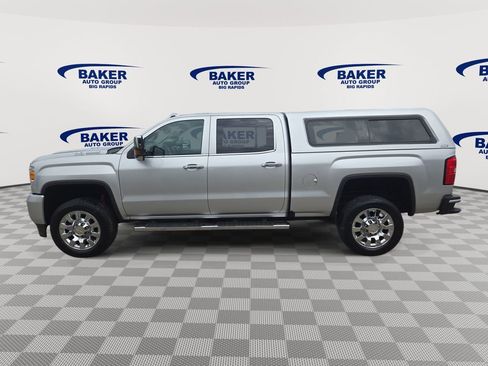 Used 2018 GMC Sierra 2500 Denali w/ Duramax Plus Package AWD/4WD image 3
