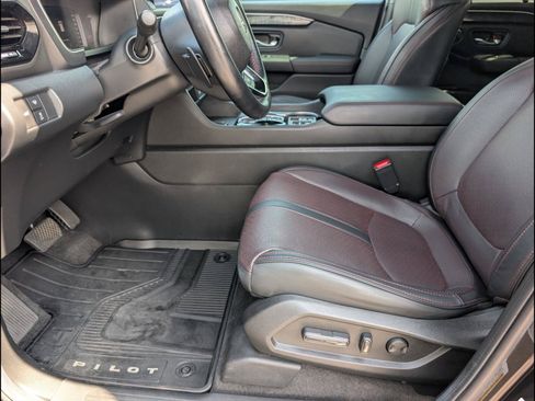 Used 2025 Honda Pilot Black Edition image 9