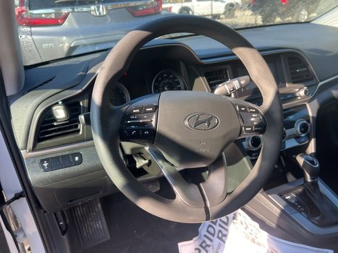 Used 2019 Hyundai Elantra SE w/ Cargo Package image 10