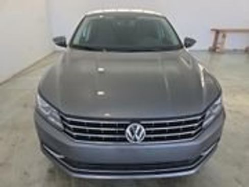 Used 2016 Volkswagen Passat 1.8T R-Line image 2
