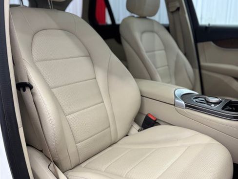 Used 2019 Mercedes-Benz GLC 300 4MATIC image 16