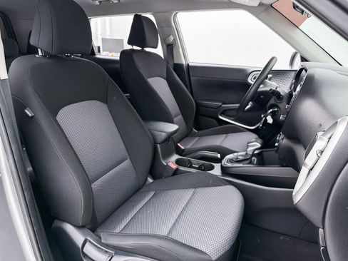 Used 2023 Kia Soul LX w/ LX Technology Package image 24