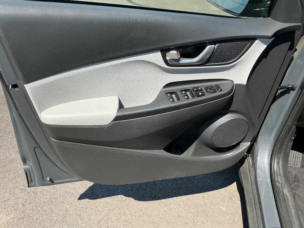 Used 2023 Hyundai Kona SEL w/ Convenience Package FWD image 17