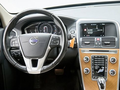 Used 2017 Volvo XC60 T5 Inscription w/ Preferred Option Package image 25