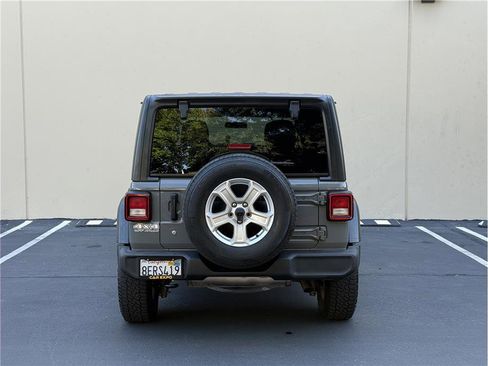 Used 2018 Jeep Wrangler Unlimited Sport S AWD/4WD image 5