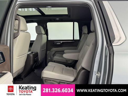 Used 2025 Chevrolet Suburban LT w/ Comfort Package RWD image 15
